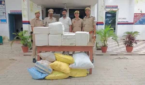 22 किलो बिना लेबल वाली टैबलेट और हजारों स्टीकर-लेबल बरामद, आरोपी गिरफ्तार